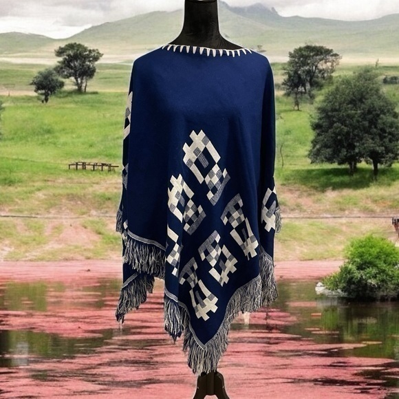 Vintage Jackets & Blazers - ✔️ Vintage Peruvian Wool Silver Threads Oversized Poncho